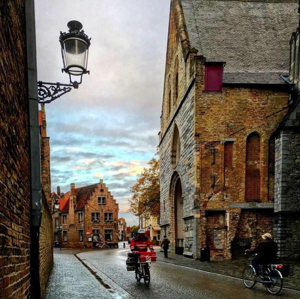 Guesthouse Dijver - Serene Escape In The Heart Of Historic Bruges Exterior foto